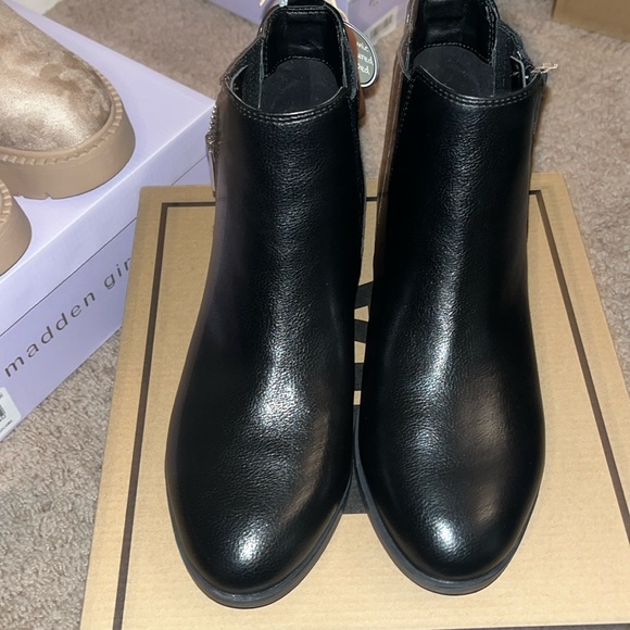 RESELL - Picture 1 of 3